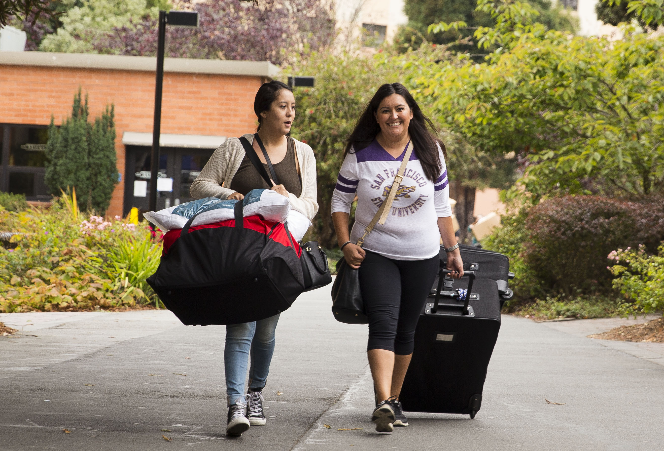 Students moving in