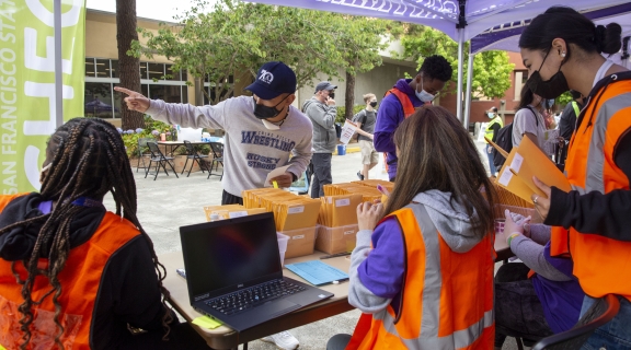 Student Asking Question at Move-in table